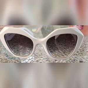 PRADA WHITE 🌞 Sunglasses with SILVER PRADA Stamp on Both Sides & Prada Case